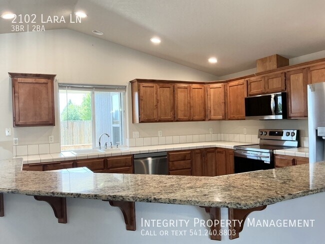 Building Photo - 2102 Lara Ln