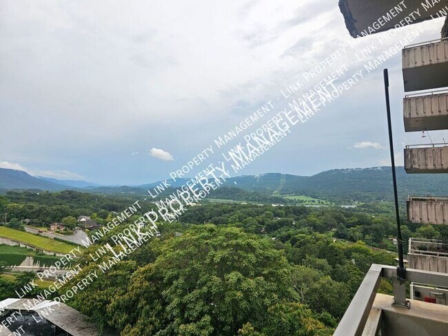 Building Photo - 1131 Stringers Ridge Rd