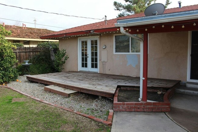 Building Photo - 1804 Duke Dr