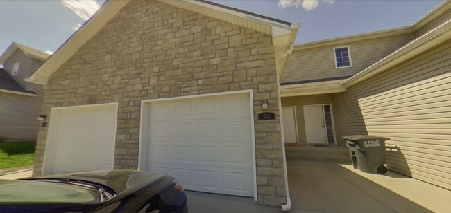 Building Photo - 3D Tour Available - Open Floor Plan + Miller Ranch Neighborhood + Community Pool + Lawn Care Prov...