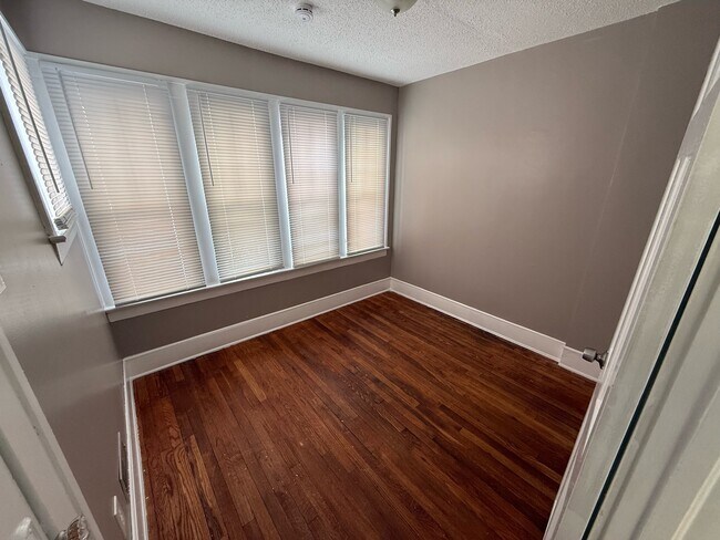 Building Photo - 174 Colony Crescent