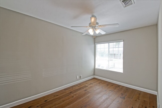 Building Photo - REMODELED, BRIGHT & AIRY, 4BR3BA HOME W/ G...