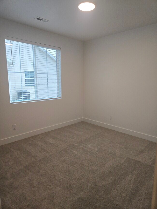 Building Photo - 2025 S 2425 W