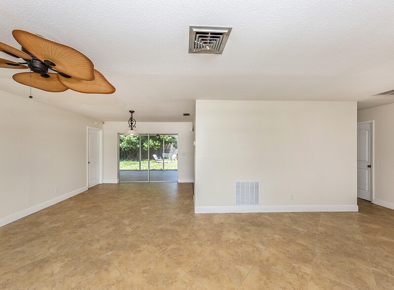 Building Photo - 500 Sunset Beach Dr