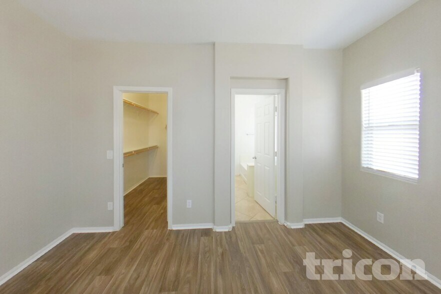 Building Photo - 44570 W Mescal Dr
