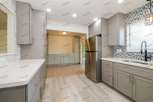 Building Photo - 8955 E 84 St