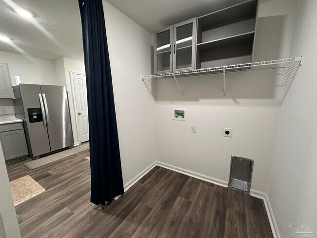 Building Photo - 8752 Schooner Ln