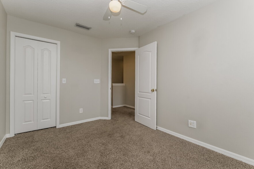 Building Photo - 8564 Deer Chase Dr