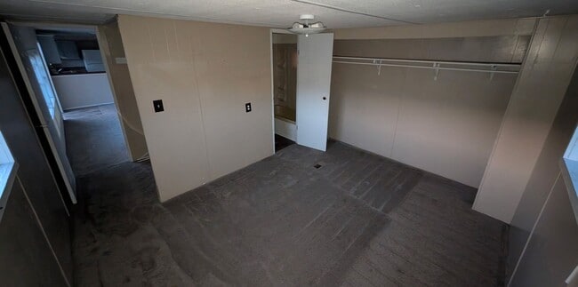 Building Photo - 3965 Tenniel Dr
