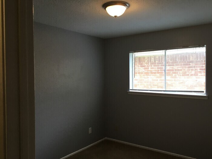 Building Photo - 16910 Barcelona Dr