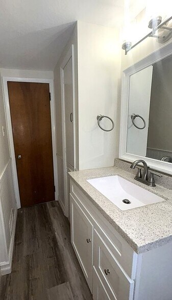 Building Photo - 3 Wills Dr