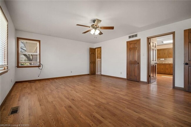 Building Photo - 6014 Park Ave