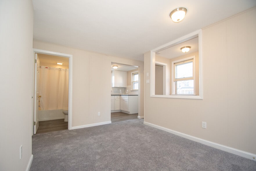 Dining/Bonus Area - 404 E Barnard St