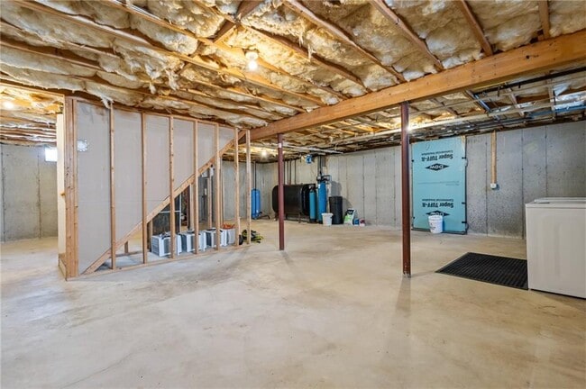 Building Photo - 27 River St