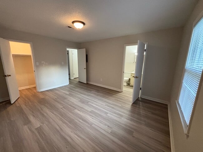 Building Photo - 1309 Ireland Dr