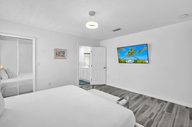 Building Photo - 909 NW 135th Ct