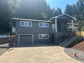 Building Photo - Beautifully Refreshed Home on Several Acre...