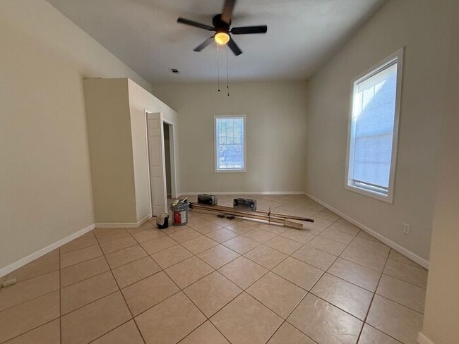Building Photo - Pensacola - East Hill- 3 bedroom, 2 bathroom