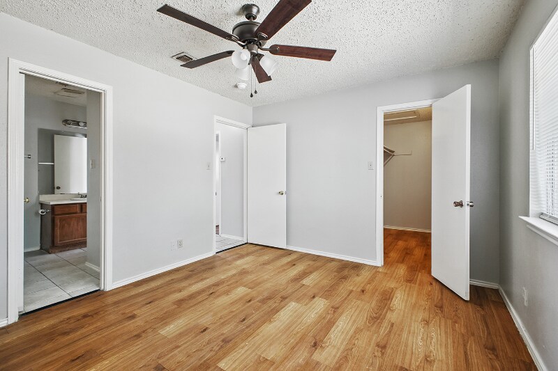 Building Photo - 5522 Lochmoor