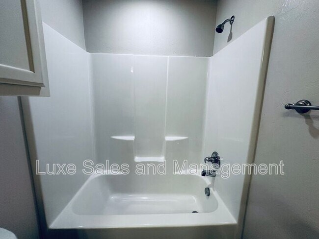 Building Photo - 11412 N Lincoln Blvd