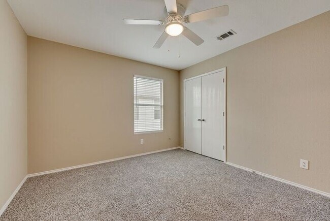 Building Photo - Newly updated home ready for move in