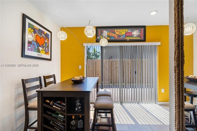 Building Photo - 495 NE 5th Ln