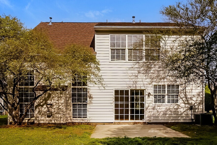 Building Photo - 8909 Lyleton Ln