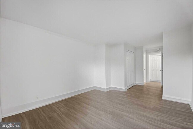 Building Photo - 7680 Tremayne Pl