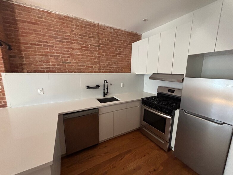 Building Photo - 568 Communipaw Ave