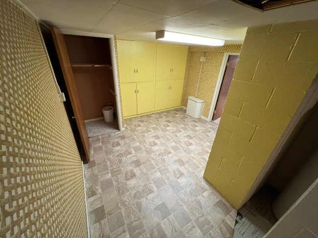 Building Photo - 429 E Pine St