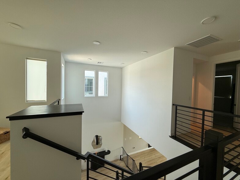 Building Photo - 1317 Crimson Sunbird Ave