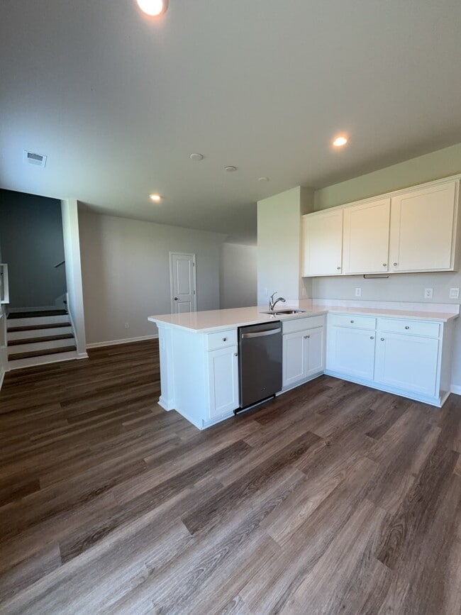Building Photo - 306 Salvia St