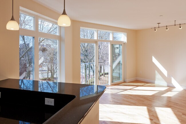 Building Photo - 15 Cameron Ave