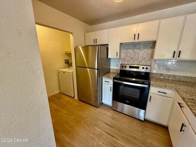 Building Photo - 940 Village Trail