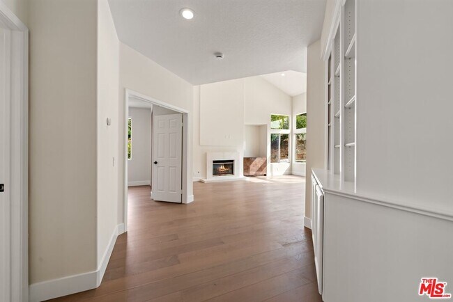 Building Photo - 18500 St Moritz Dr