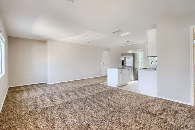 Building Photo - 5323 E Taylor St