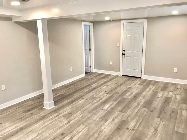 Building Photo - 400 Duquesne Dr