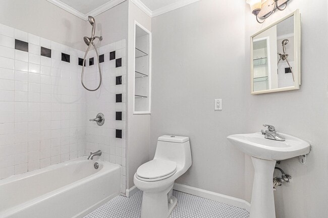 Building Photo - 2 bdrm, 2 bath home in Grant Park