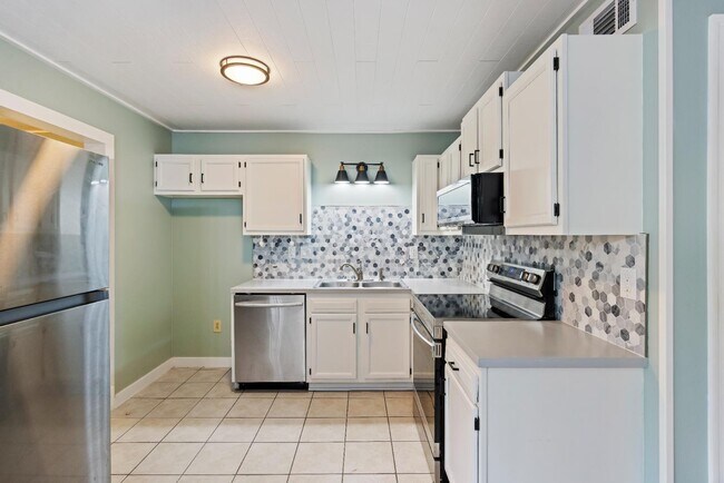 Building Photo - 1016 Monticello Dr