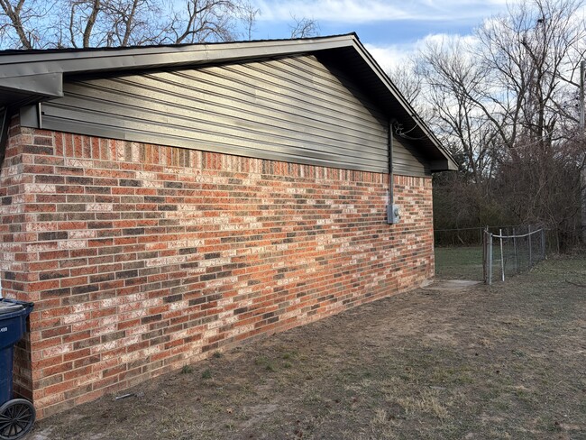 Building Photo - 522 W Highland St