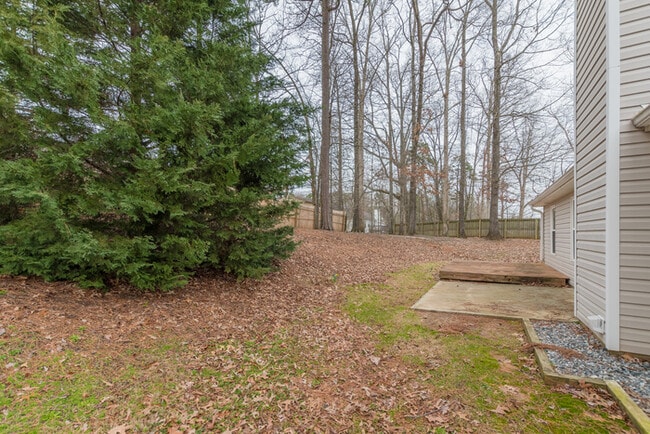 Building Photo - 3 BD 2 BA  Fenced Ranch with Bonus Room