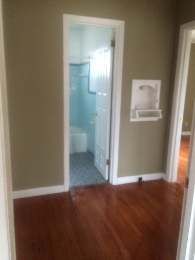Building Photo - 3 Bedroom 1 Bath home in the cove