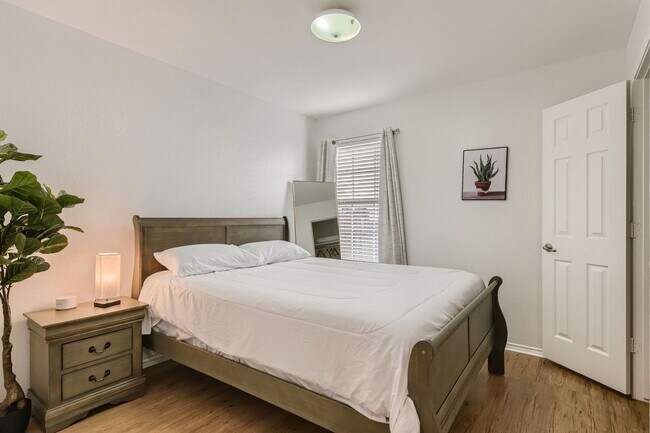 Building Photo - Fully Furnished 3 Bedroom near Greenbelt in Southeast Austin- Easy Access to 35!