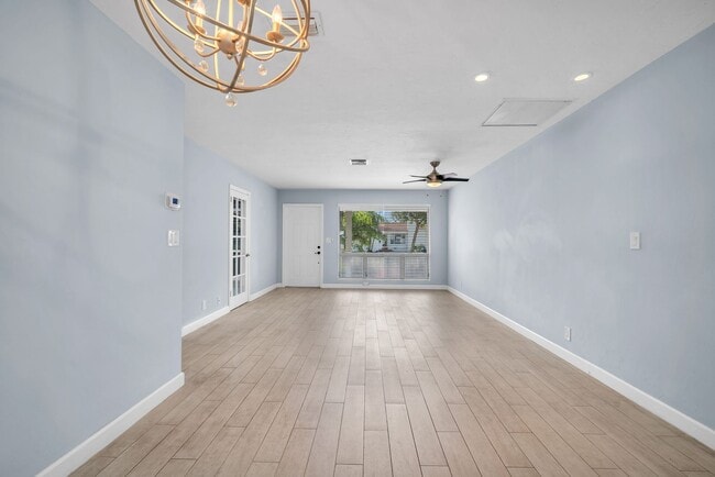 Building Photo - Beautiful home in quiet neighborhood