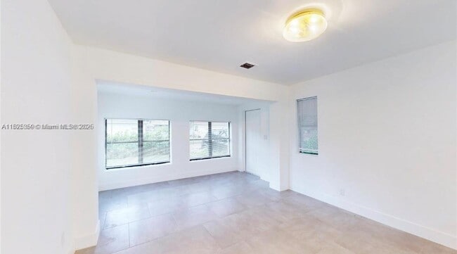 Building Photo - 2529 NE 181st St