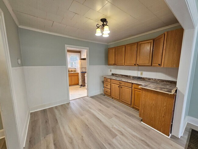 Building Photo - 468 Hillcrest Ave