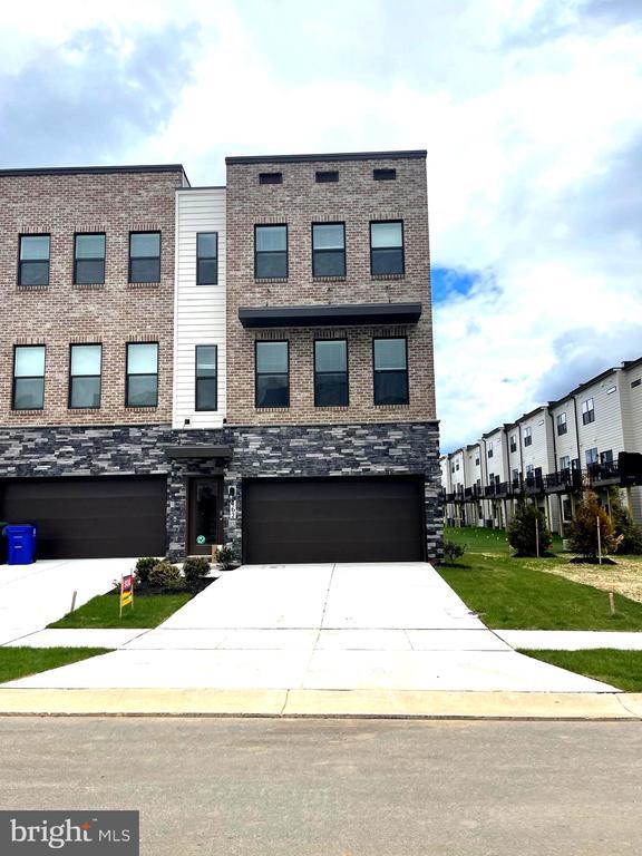 Building Photo - 462 Tiller St