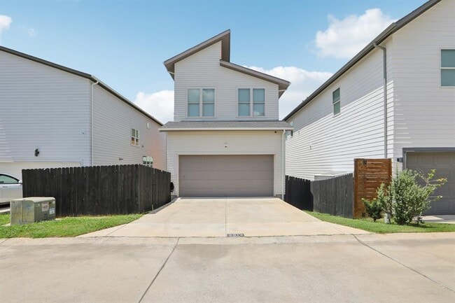 Building Photo - 6013 Florencia Ln