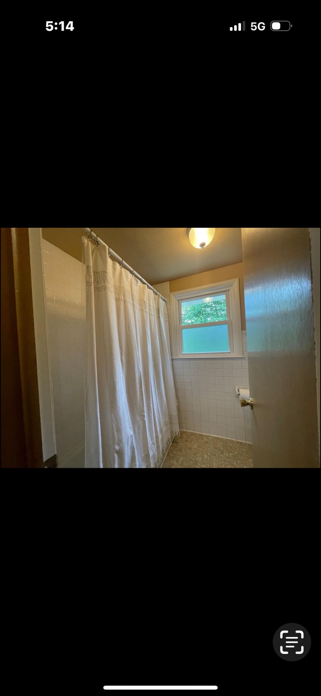 Building Photo - 5550 N Navajo Ave