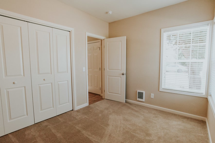 Building Photo - 1901 Douglas St